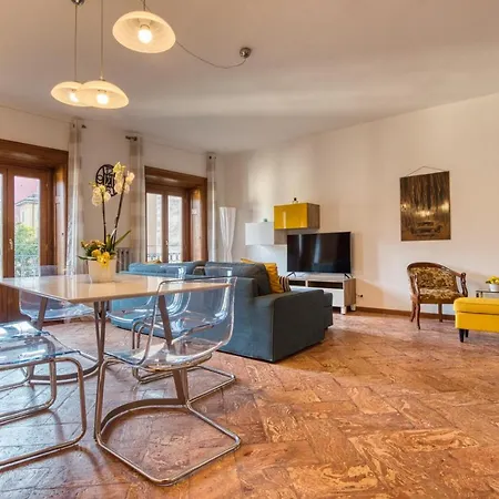 Konukevi Palazzo Rivola 4*